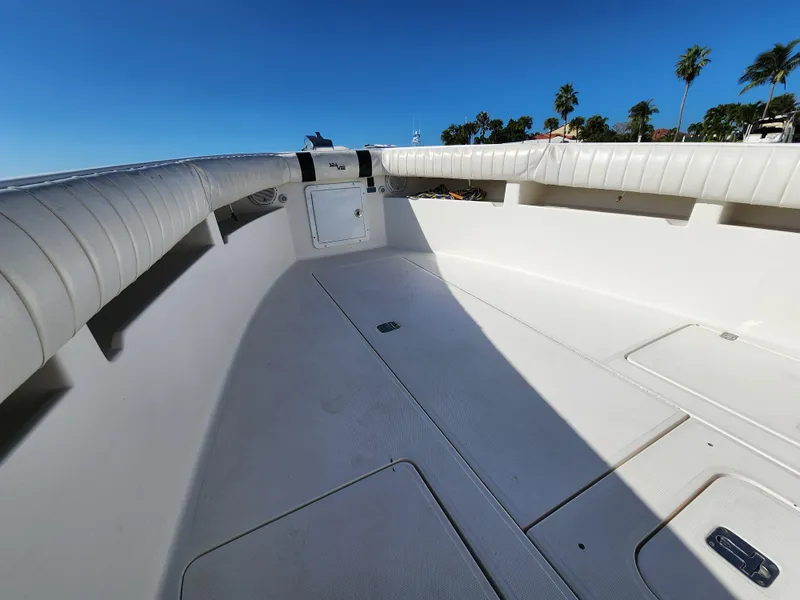 Slide: The Image of SeaVee 32B Center Console 2008 - 8