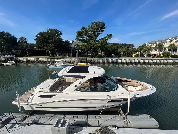 Slide: The Image of Sea Ray 350 SLX 2017 - 0