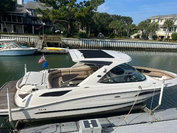 Slide: The Image of Sea Ray 350 SLX 2017 - 1