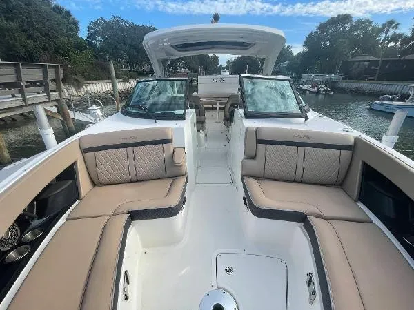 Slide: The Image of Sea Ray 350 SLX 2017 - 4