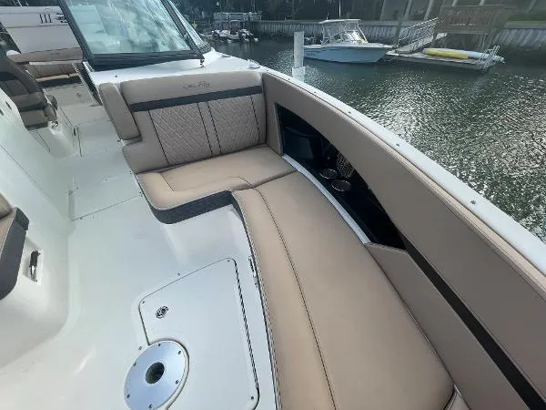 Slide: The Image of Sea Ray 350 SLX 2017 - 5