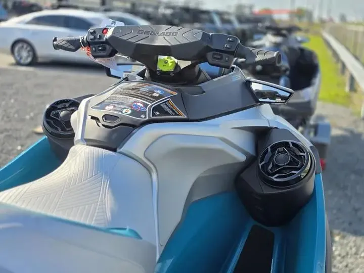 Slide: The Image of Sea-Doo GTX Limited 325 Teal Metallic 2026 - 10