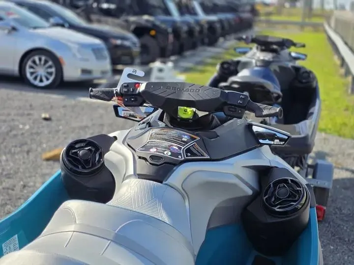 Slide: The Image of Sea-Doo GTX Limited 325 Teal Metallic 2026 - 15