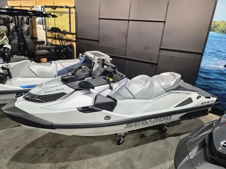 Slide: The Image of Sea-Doo GTX Limited 325 White Pearl Premium 2026 - 3