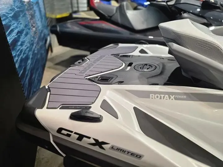 Slide: The Image of Sea-Doo GTX Limited 325 White Pearl Premium 2026 - 5