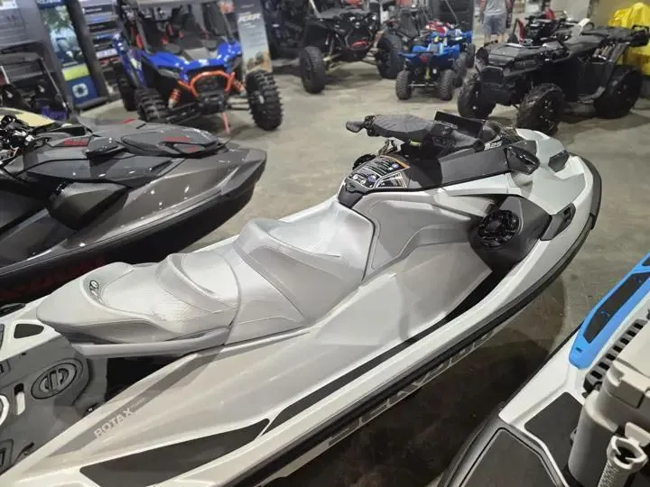 Slide: The Image of Sea-Doo GTX Limited 325 White Pearl Premium 2026 - 7