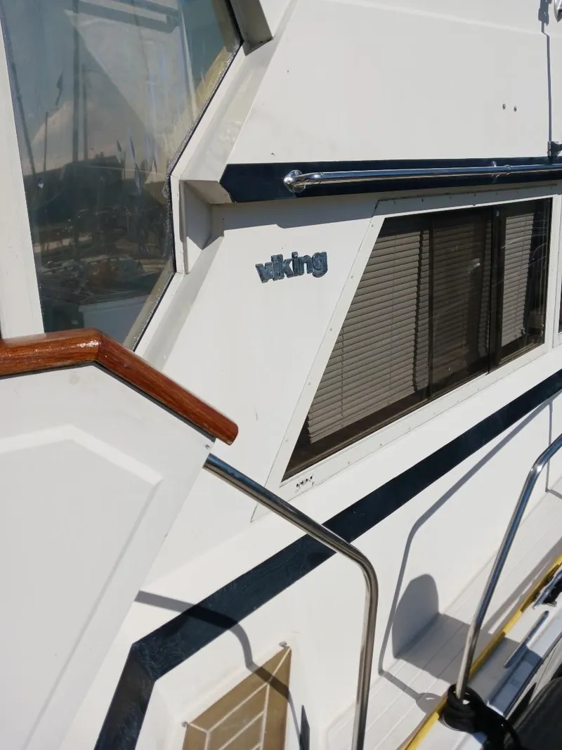 Slide: The Image of Viking 44 Motor Yacht 1983 - 11