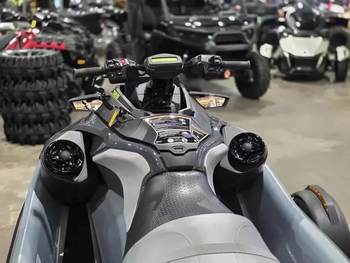 Slide: The Image of Sea-Doo Rxt-X 325 Ice 2026 - 15