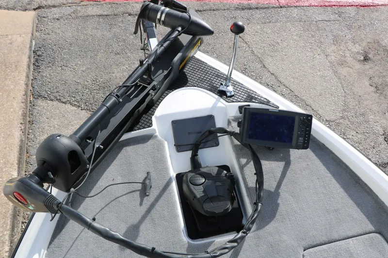 Slide: The Image of Triton 18 Explorer 2009 - 12