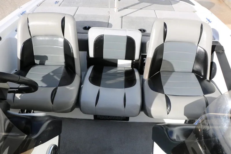 Slide: The Image of Triton 18 Explorer 2009 - 19