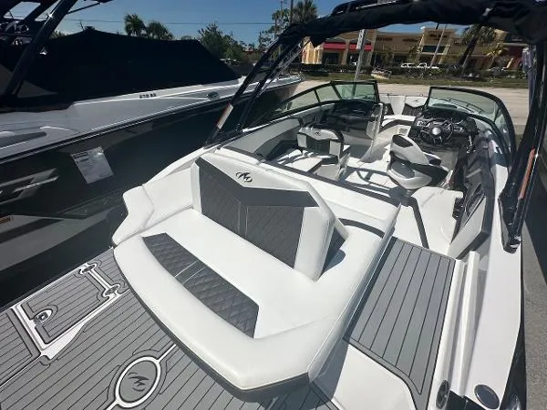 Slide: The Image of Monterey 238 Super Sport 2019 - 8