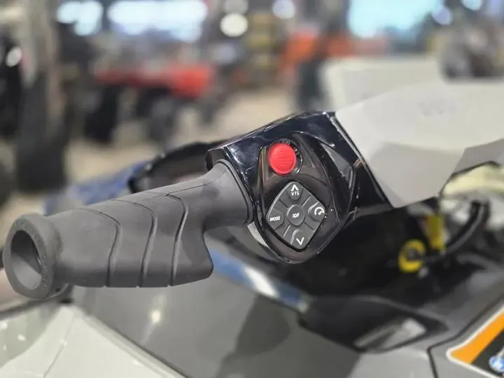 Slide: The Image of Sea-Doo FishPro Sport 170 2026 - 13