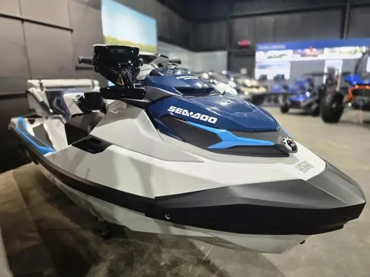 Slide: The Image of Sea-Doo FishPro Sport 170 2026 - 8