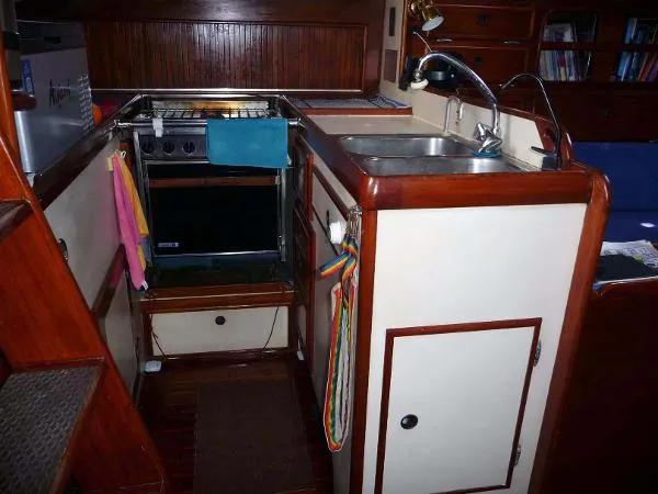 Slide: The Image of Brewer 12.8 Center Cockpit 1984 - 10