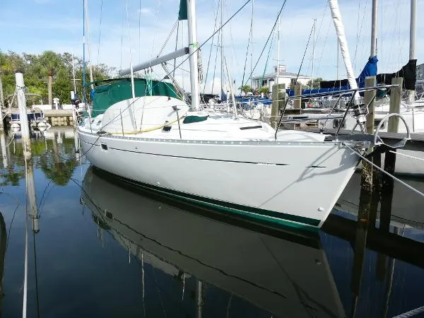 Slide: The Image of Beneteau 381 2001 - 0