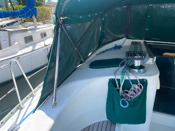 Slide: The Image of Beneteau 381 2001 - 5