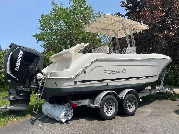 Slide: The Image of Robalo 222 2017 - 0