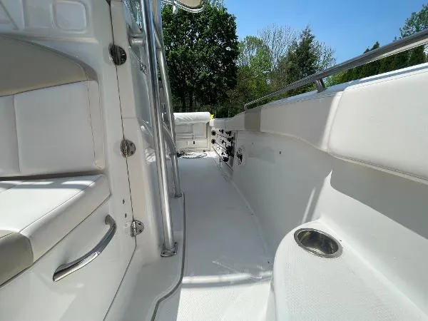 Slide: The Image of Robalo 222 2017 - 5