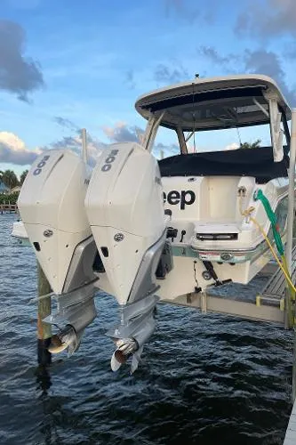Slide: The Image of Boston Whaler 280 Vantage 2021 - 8