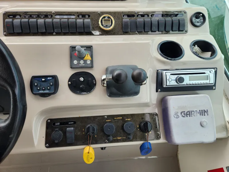 Slide: The Image of Cruisers 4450 Express Motor Yacht 2003 - 6