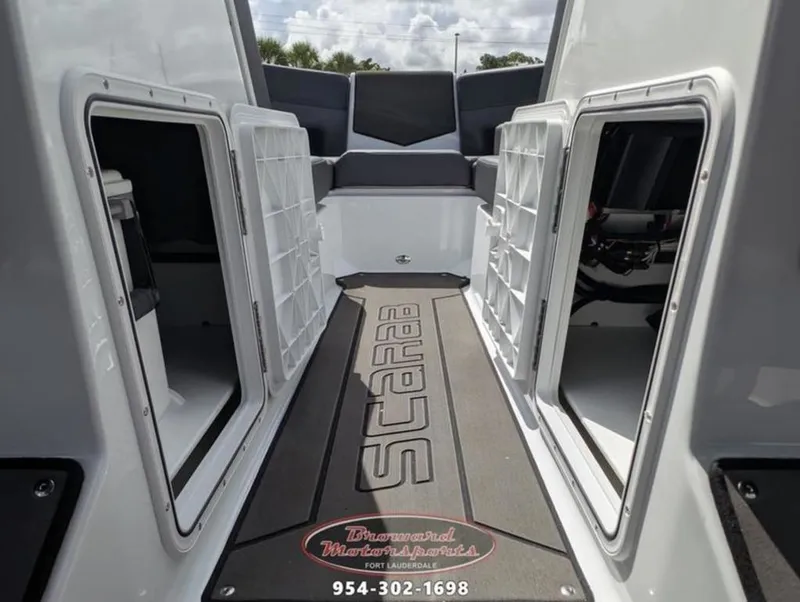 Slide: The Image of Scarab SB235 LX WAKE 2026 - 16