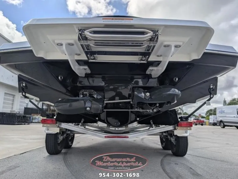 Slide: The Image of Scarab SB235 LX WAKE 2026 - 21