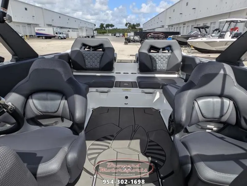 Slide: The Image of Scarab SB235 LX WAKE 2026 - 24