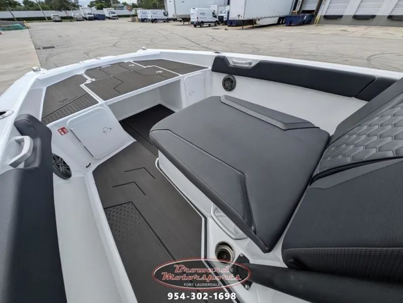 Slide: The Image of Scarab 235 LX 2026 - 13