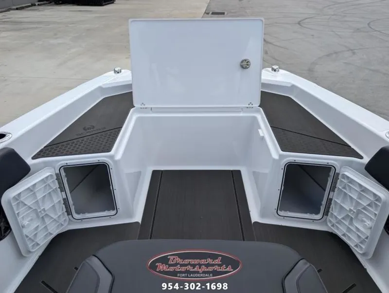 Slide: The Image of Scarab 235 LX 2026 - 14