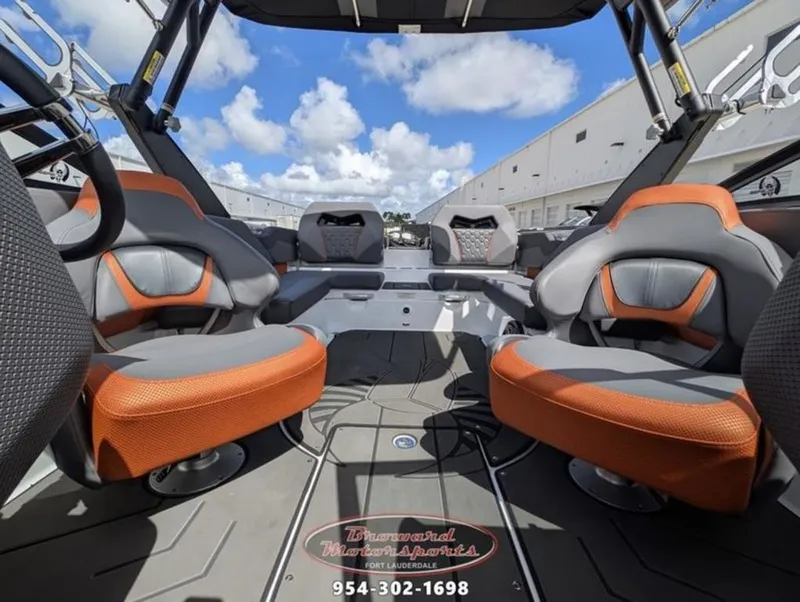 Slide: The Image of Scarab 235 LX Wake 2026 - 20