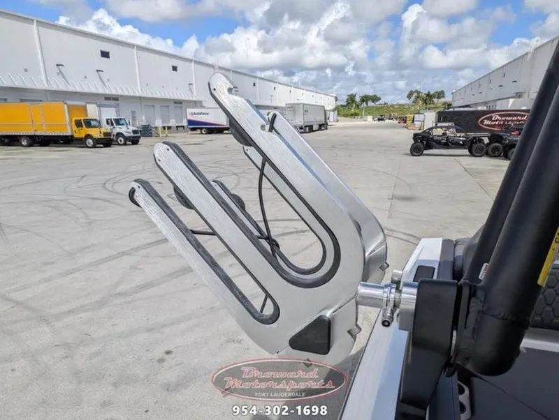 Slide: The Image of Scarab 235 LX Wake 2026 - 5