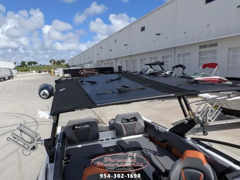 Slide: The Image of Scarab 235 LX Wake 2026 - 6