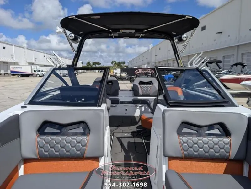 Slide: The Image of Scarab 235 LX Wake 2026 - 9