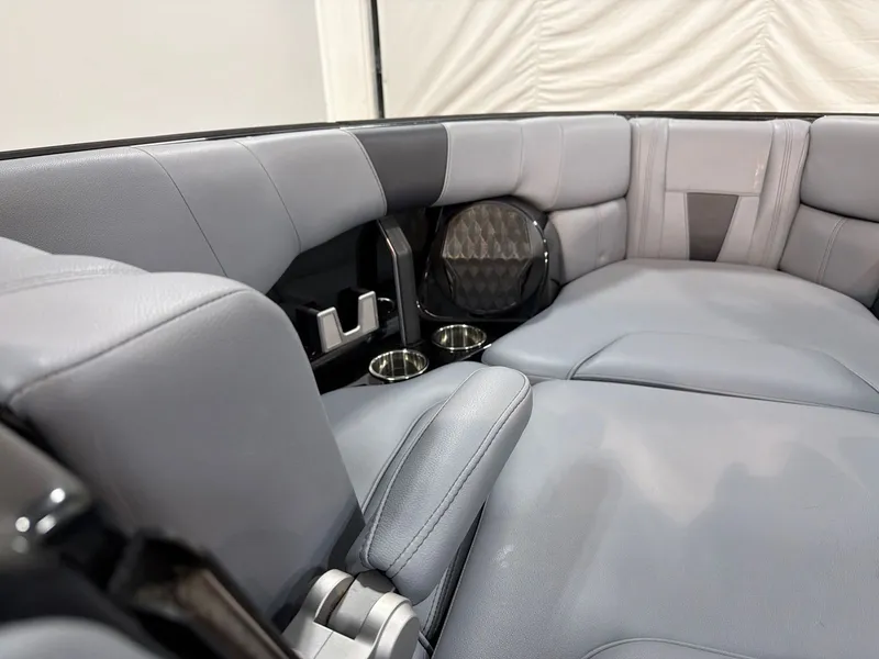 Slide: The Image of Malibu Wakesetter 23 LSV 2023 - 10