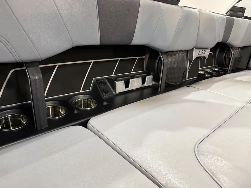 Slide: The Image of Malibu Wakesetter 23 LSV 2023 - 13