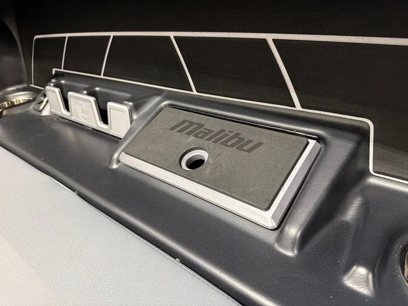 Slide: The Image of Malibu Wakesetter 23 LSV 2023 - 14