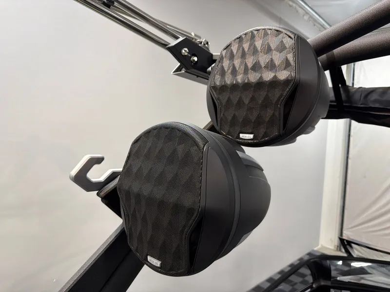 Slide: The Image of Malibu Wakesetter 23 LSV 2023 - 19