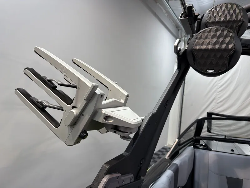 Slide: The Image of Malibu Wakesetter 23 LSV 2023 - 20