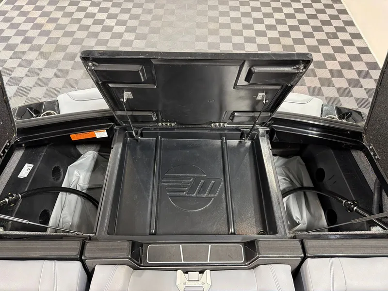 Slide: The Image of Malibu Wakesetter 23 LSV 2023 - 21