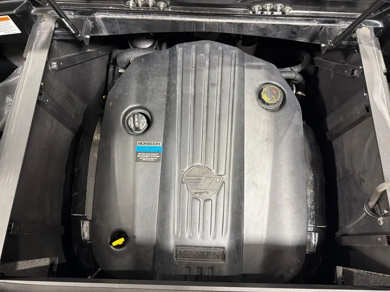 Slide: The Image of Malibu Wakesetter 23 LSV 2023 - 22