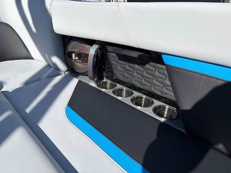 Slide: The Image of MasterCraft X22 2023 - 12