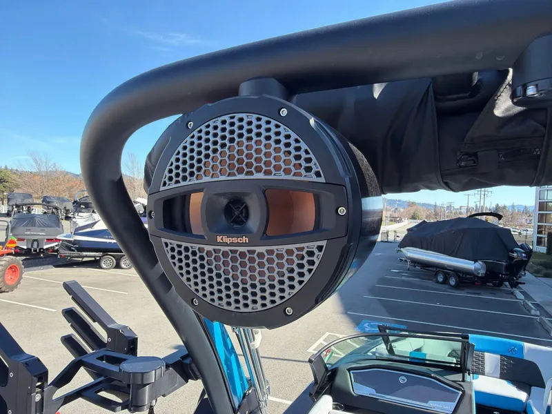 Slide: The Image of MasterCraft X22 2023 - 18