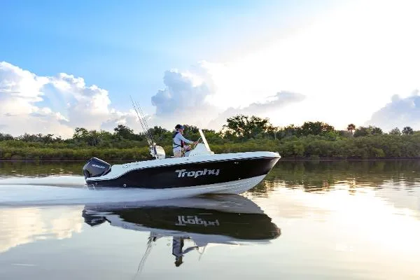 Slide: The Image of Bayliner Trophy 20 CC 2023 - 4