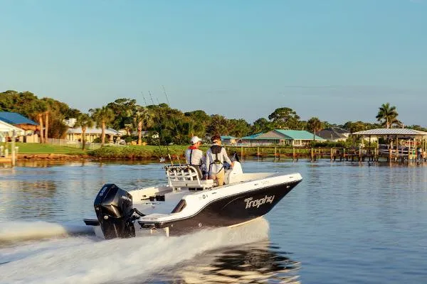 Slide: The Image of Bayliner Trophy 20 CC 2023 - 6