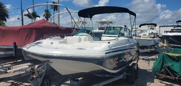 Slide: The Image of Hurricane 187 Sundeck Yamaha F115 2011 - 0