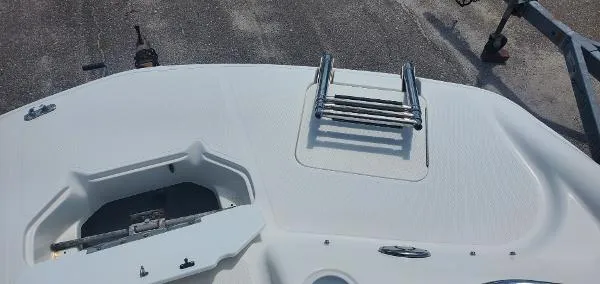 Slide: The Image of Hurricane 187 Sundeck Yamaha F115 2011 - 10