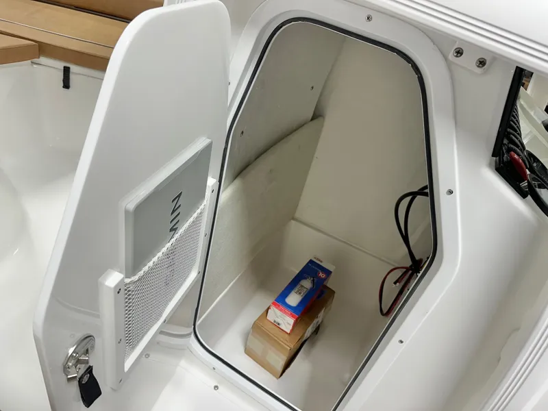 Slide: The Image of Sea Hunt Ultra 229 2026 - 14