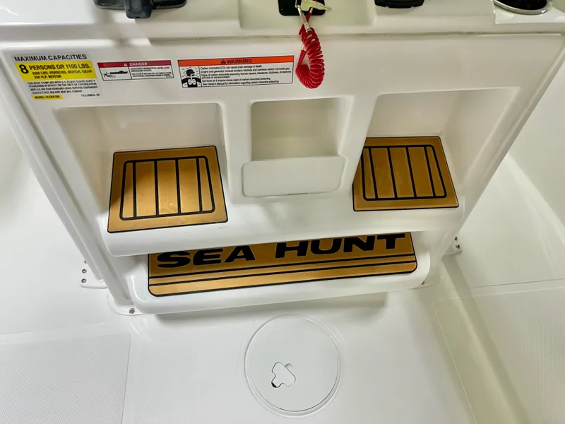 Slide: The Image of Sea Hunt Ultra 229 2026 - 20