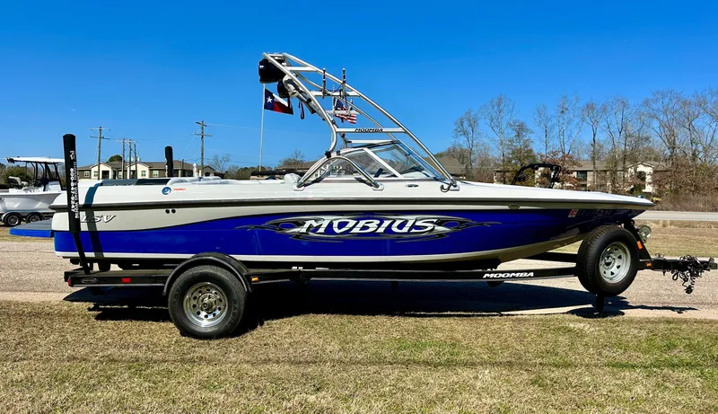 Slide: The Image of Moomba Mobius 2005 - 4