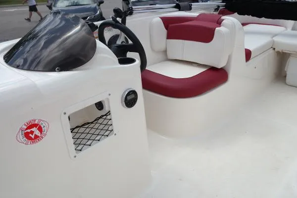 Slide: The Image of Bayliner Element XL 2015 - 9